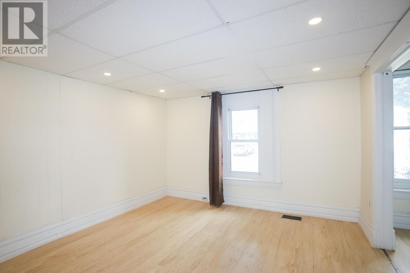 182 Dennis St Property Photo 5