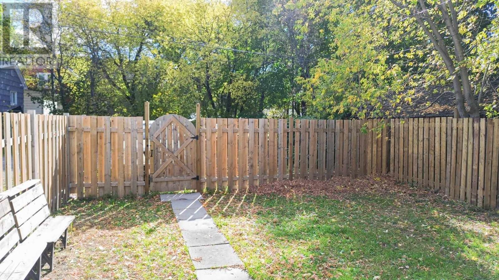 182 Dennis St Property Photo 27