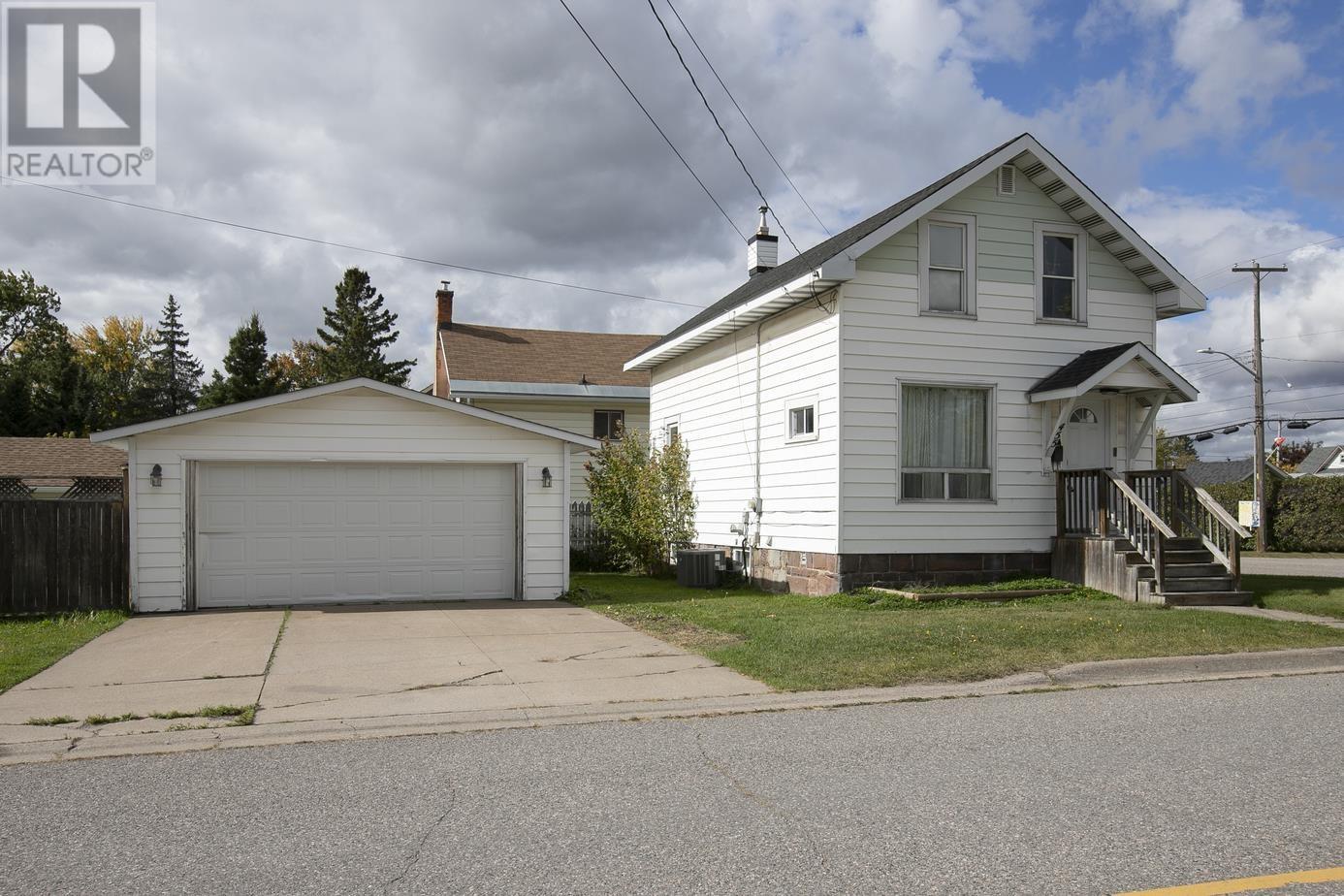 455 Charles St Property Photo 2