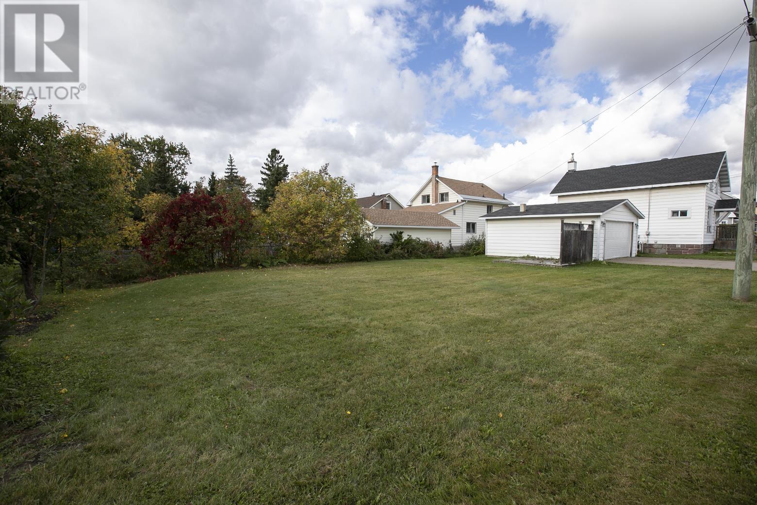 455 Charles St Property Photo 4