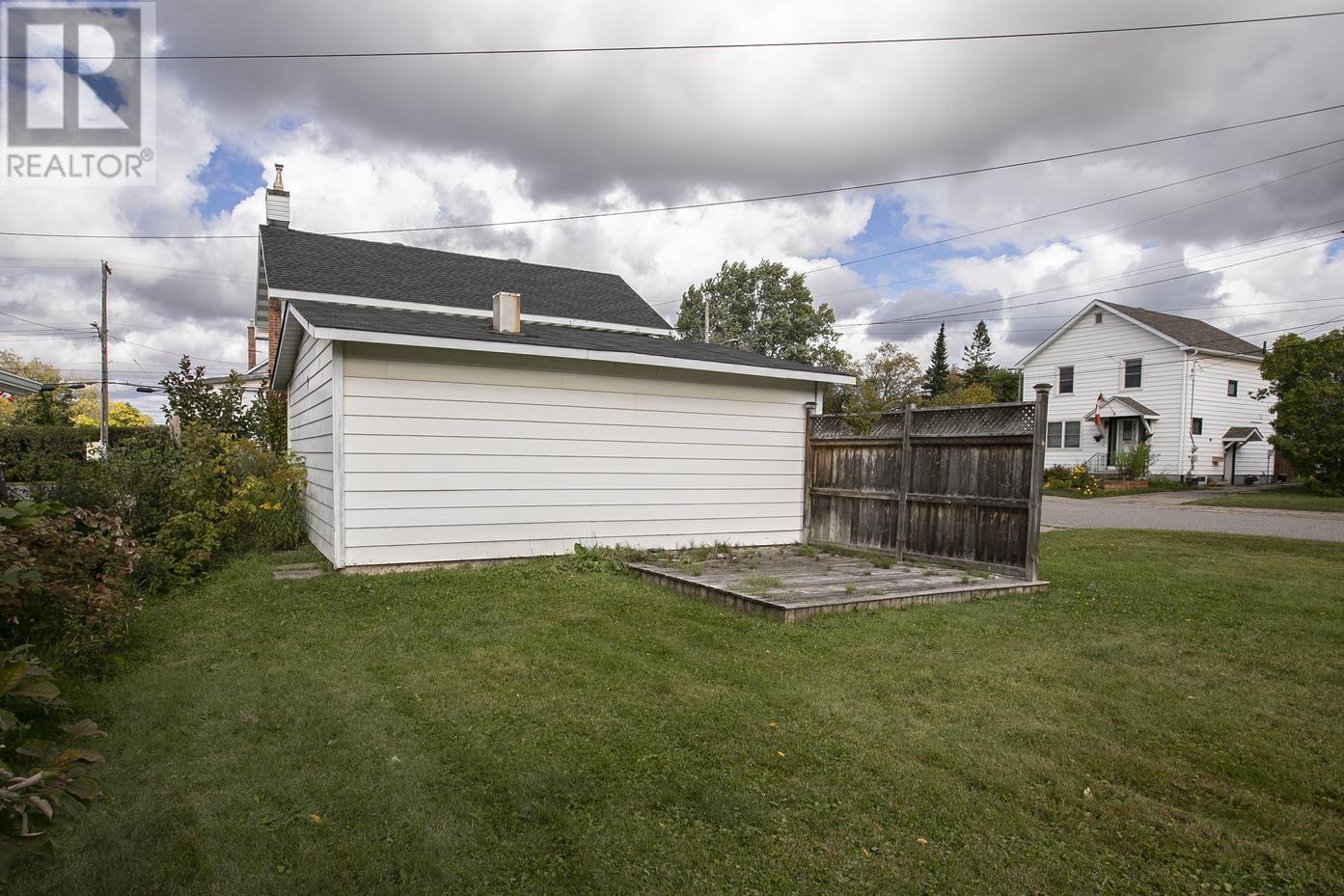 455 Charles St Property Photo 6