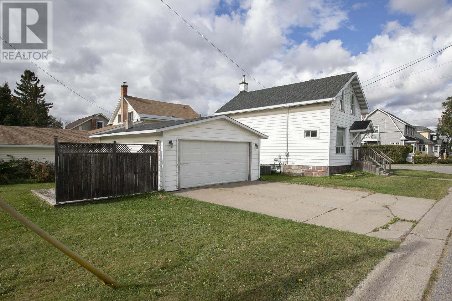 455 Charles St Property Photo 7