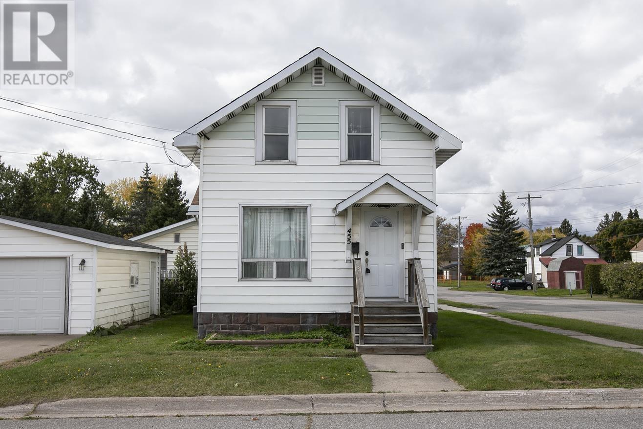 455 Charles St Property Photo 8