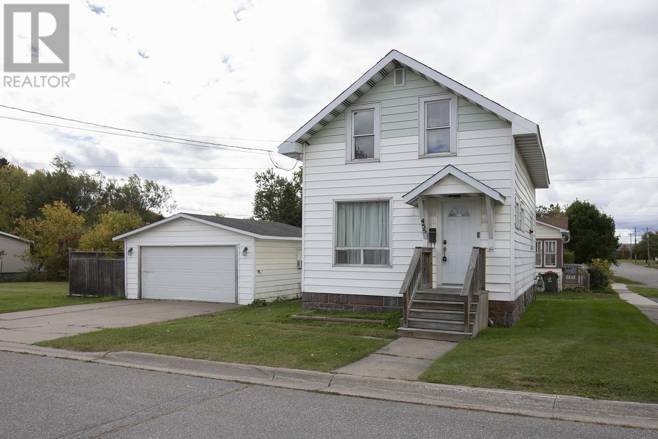 455 Charles St Property Photo 9