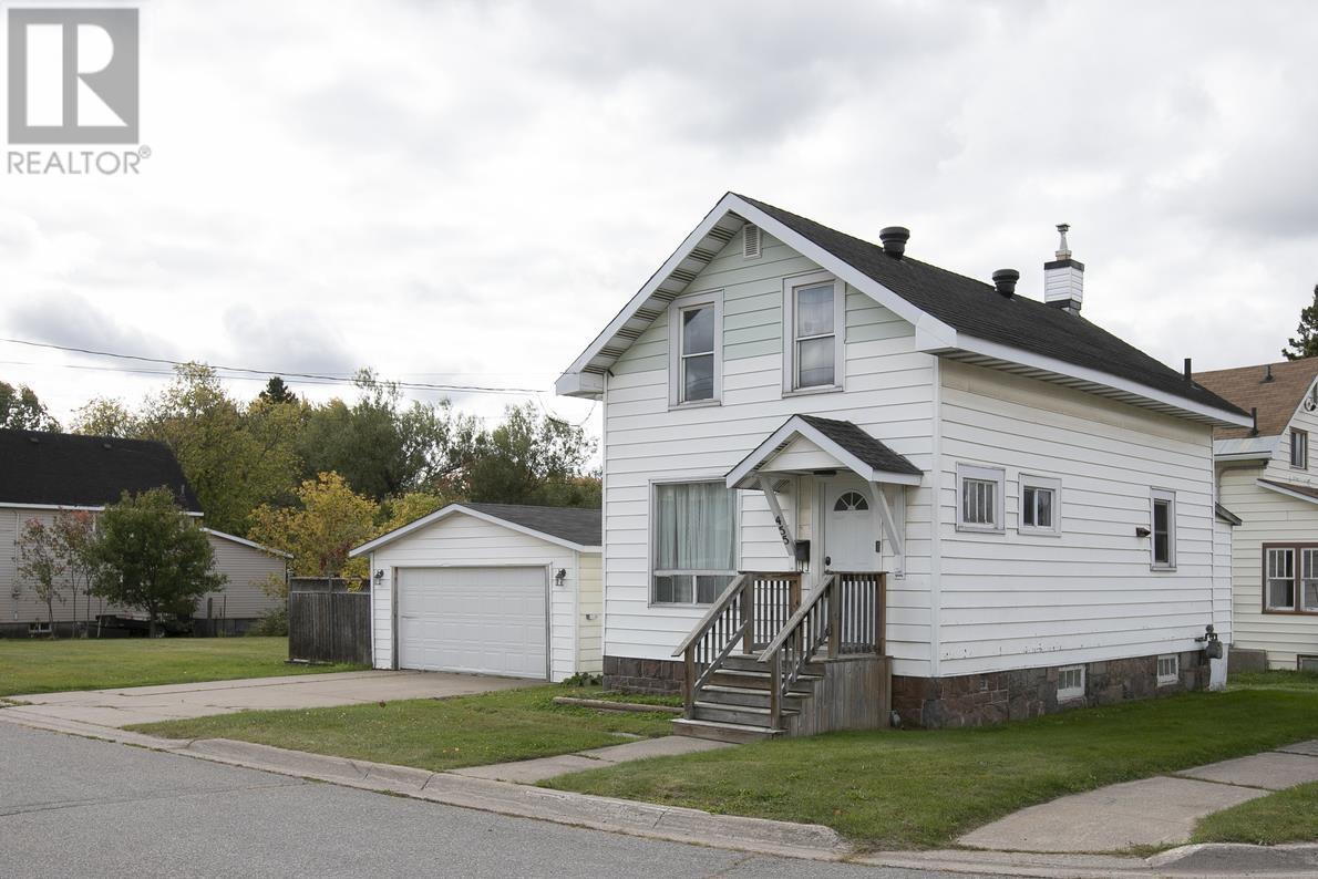 455 Charles St Property Photo 10