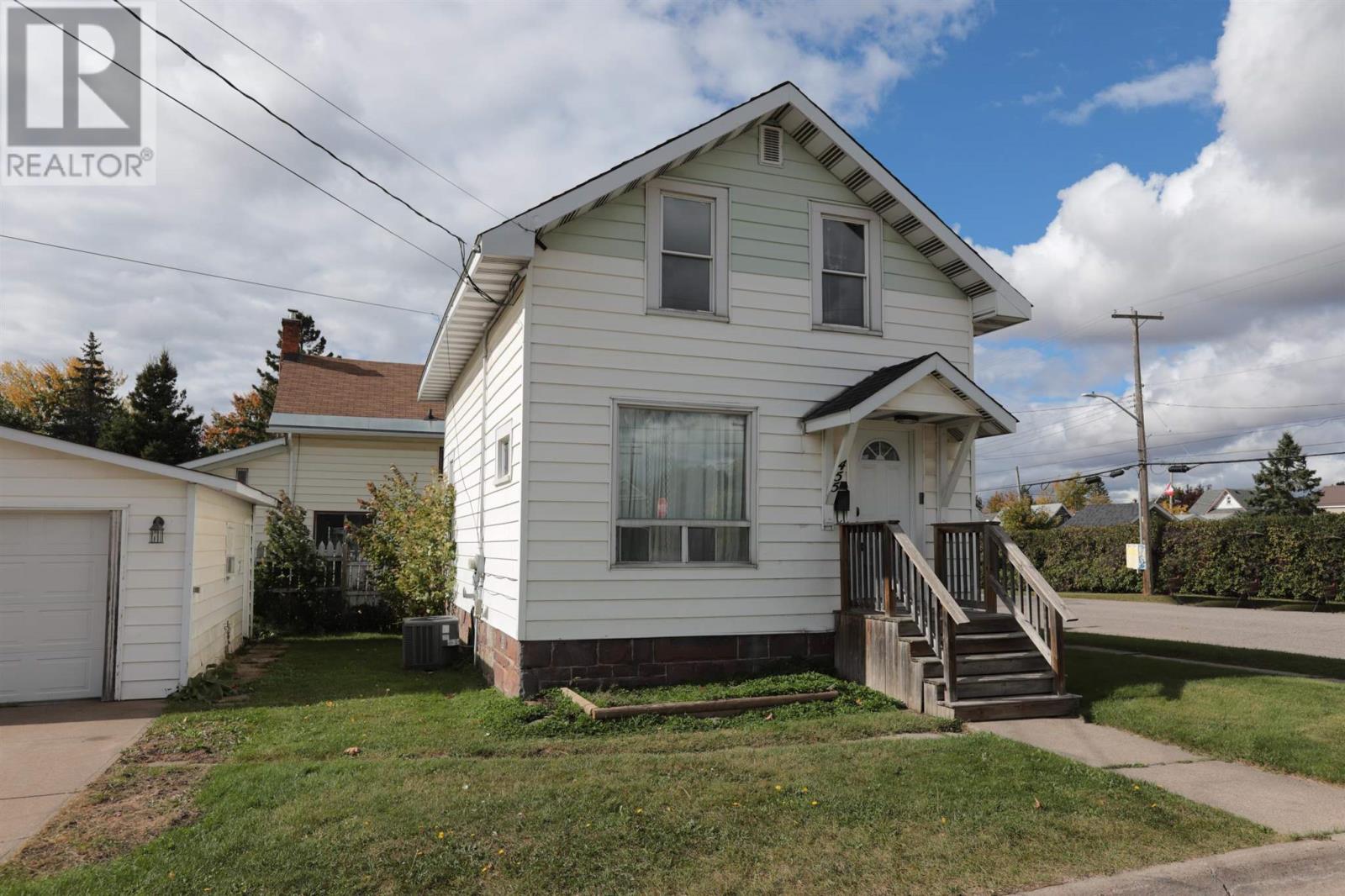 455 Charles St Property Photo 11