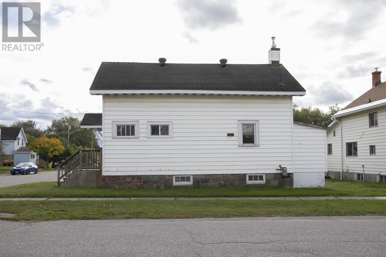 455 Charles St Property Photo 13