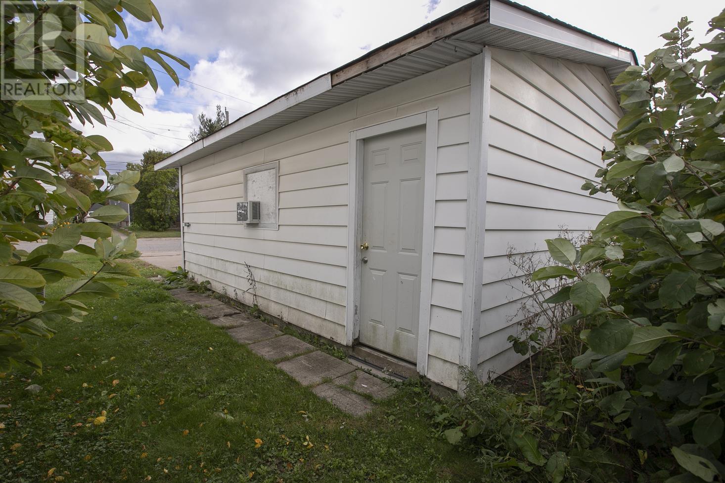 455 Charles St Property Photo 15