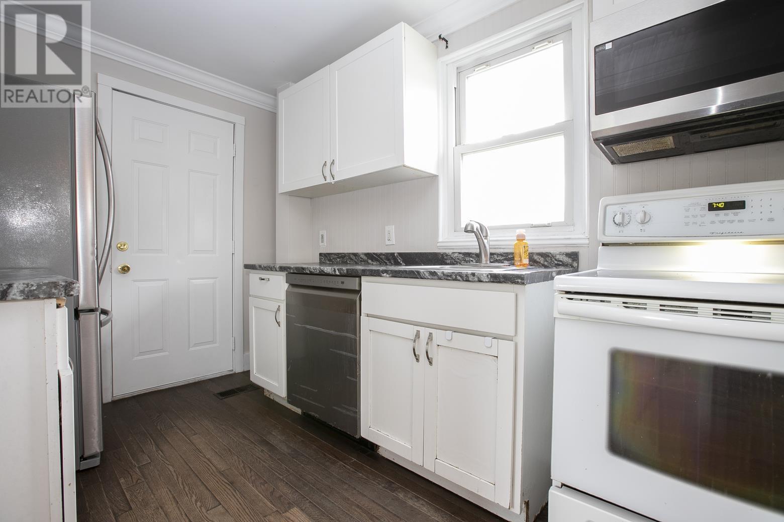 455 Charles St Property Photo 31