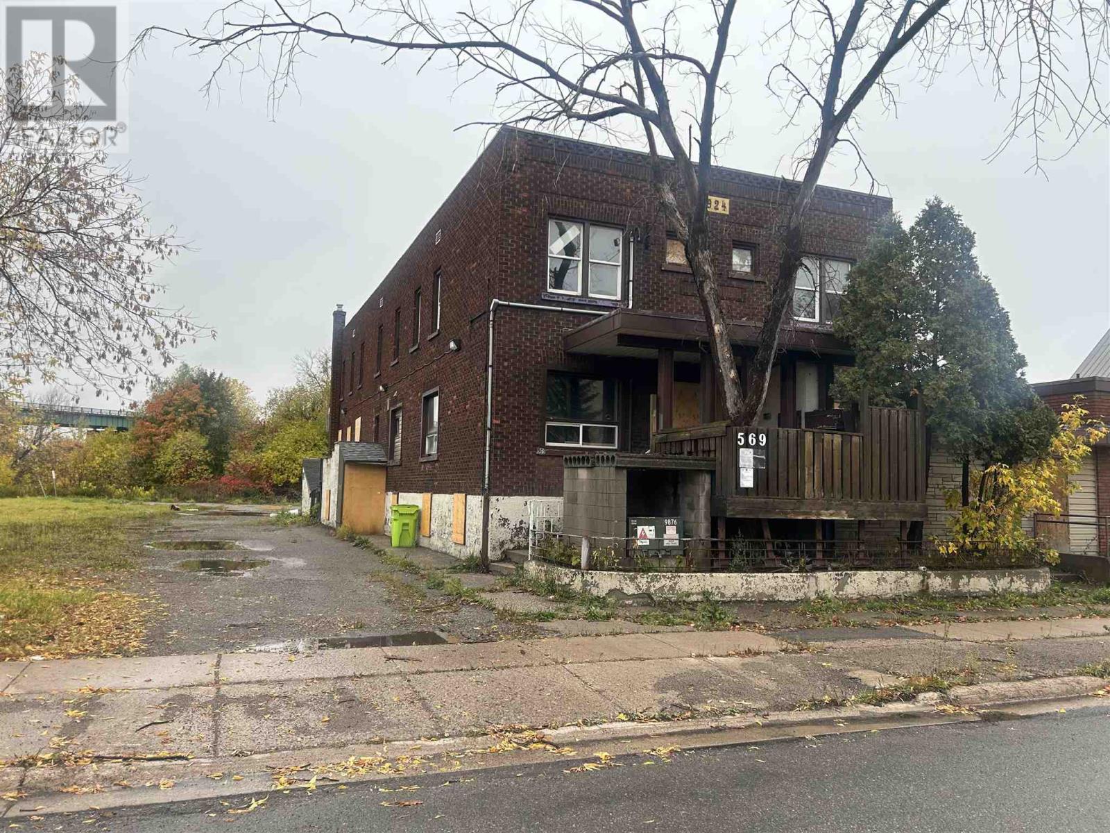 569 Queen St N Property Photo 1