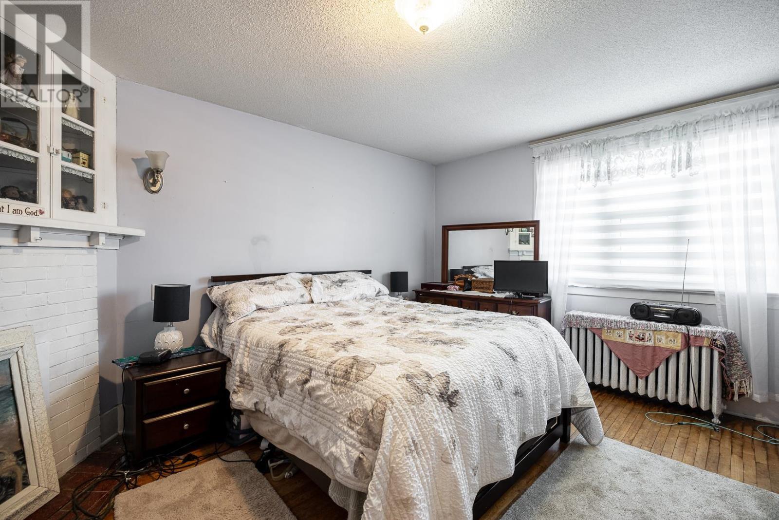 17 Huron St W Property Photo 20