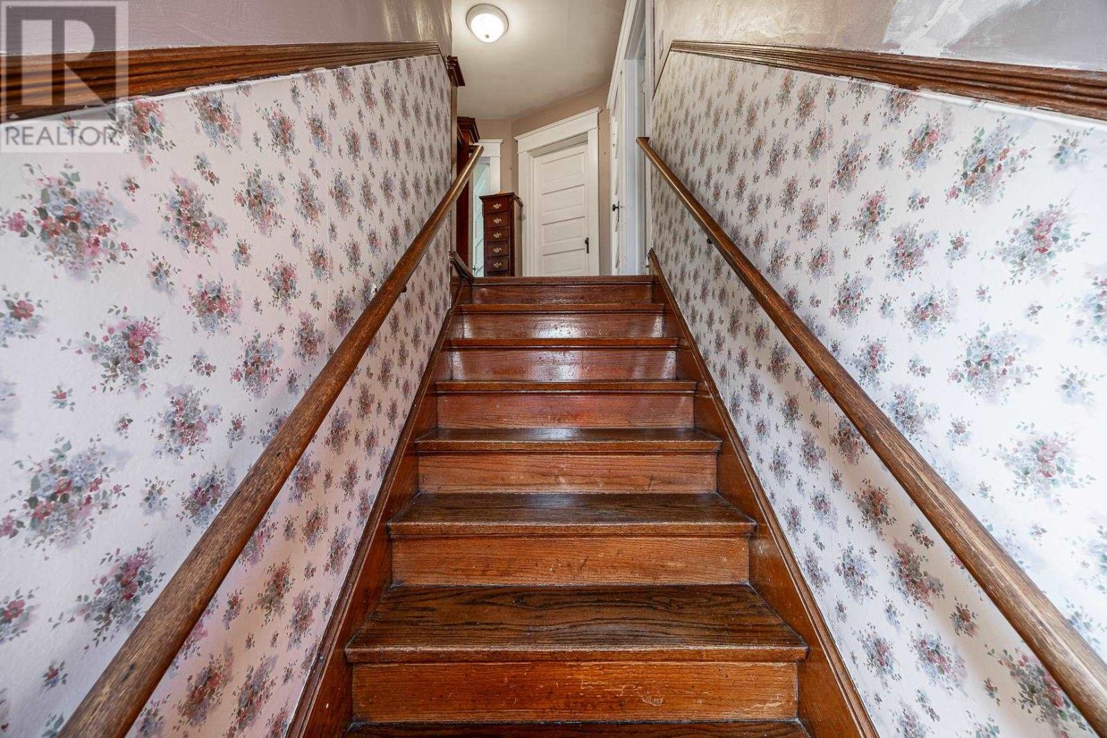 17 Huron St W Property Photo 22