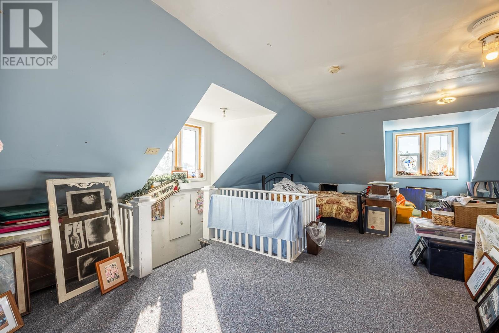 17 Huron St W Property Photo 23