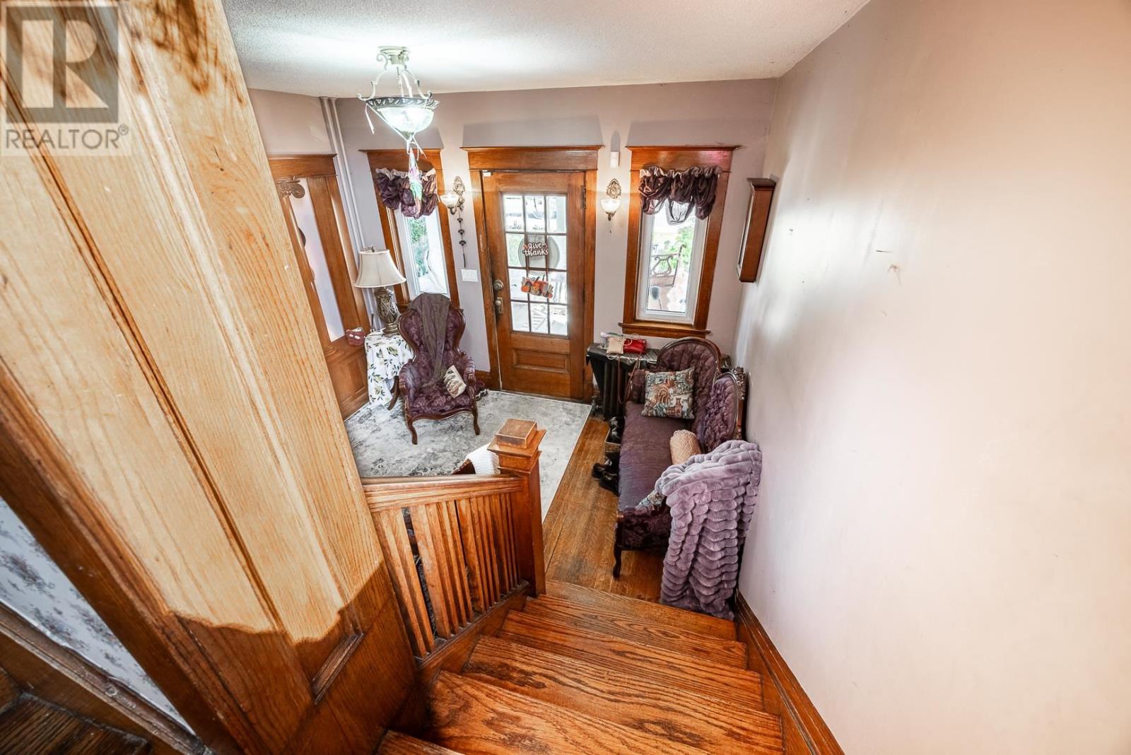17 Huron St W Property Photo 27