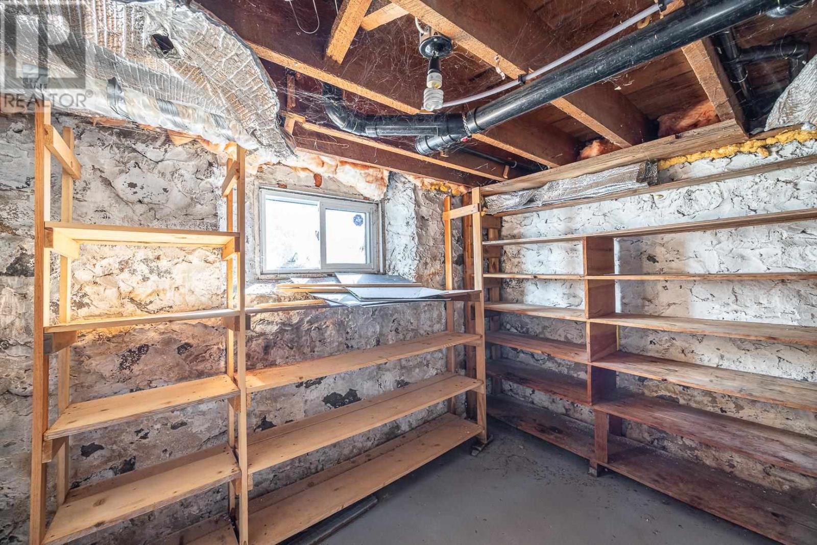 17 Huron St W Property Photo 32