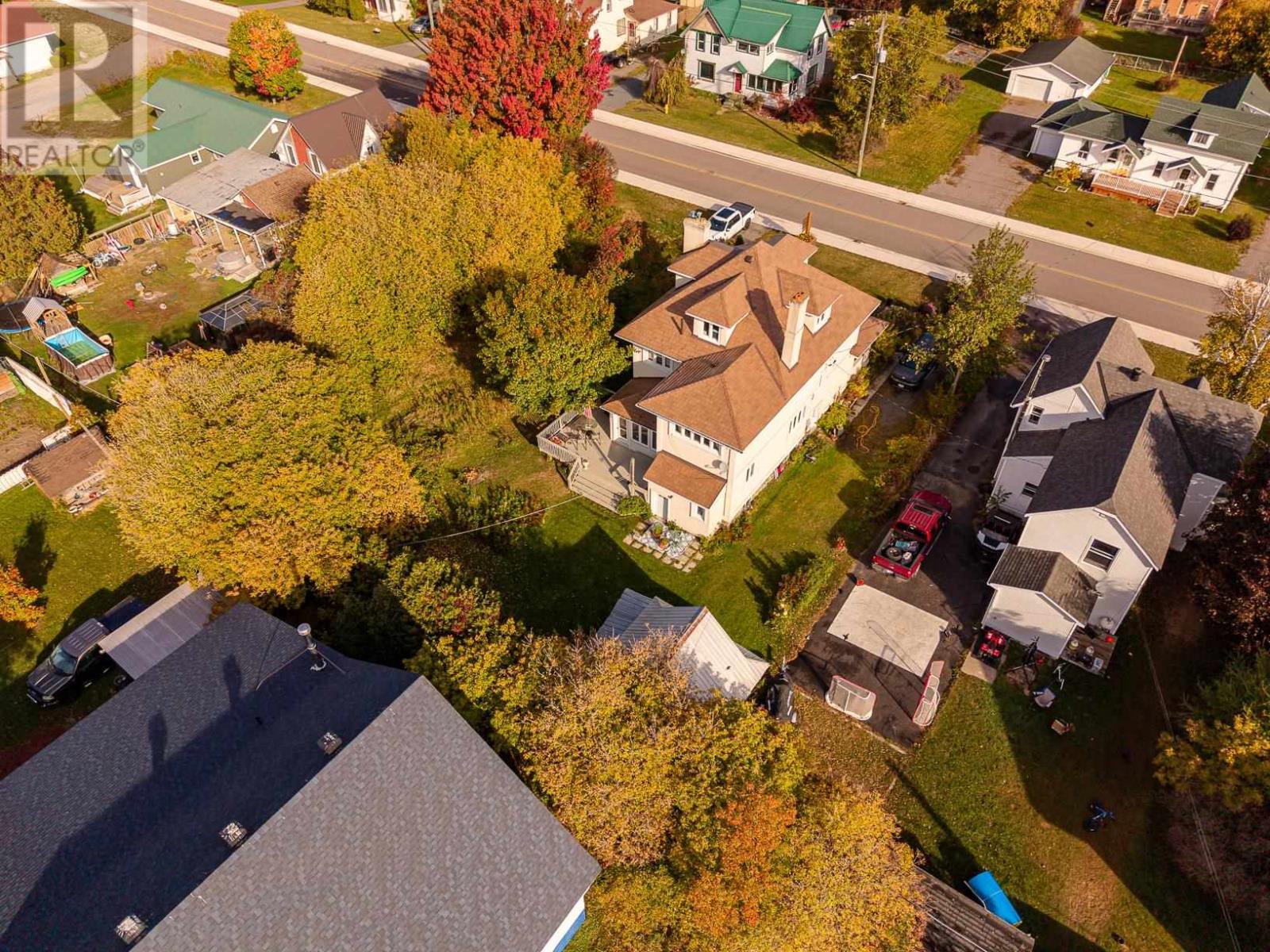 17 Huron St W Property Photo 42