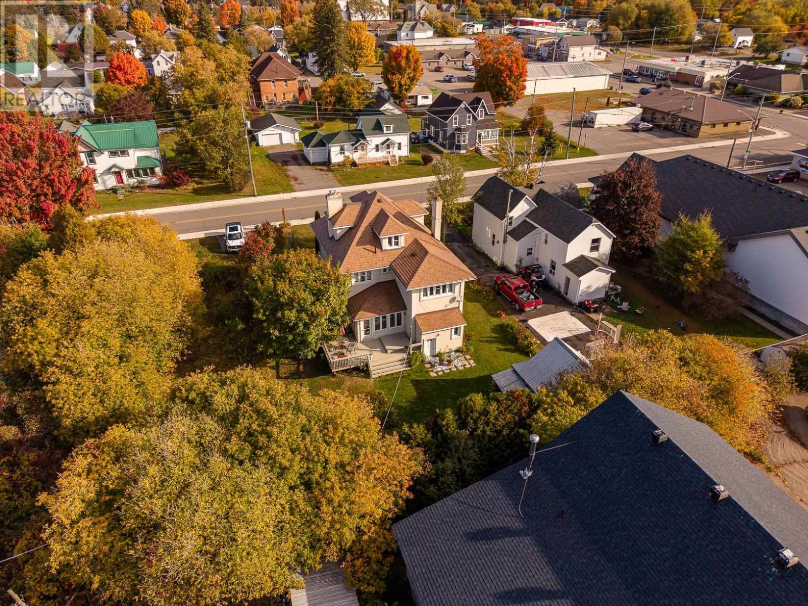 17 Huron St W Property Photo 44