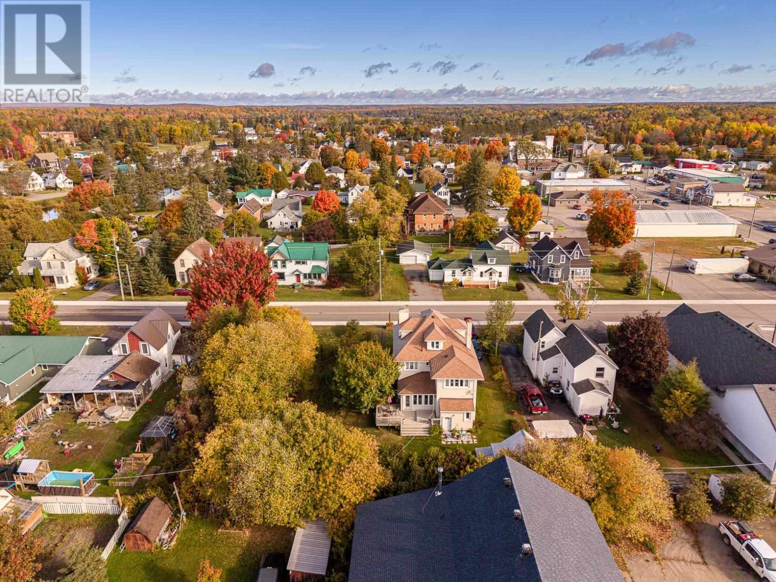 17 Huron St W Property Photo 45