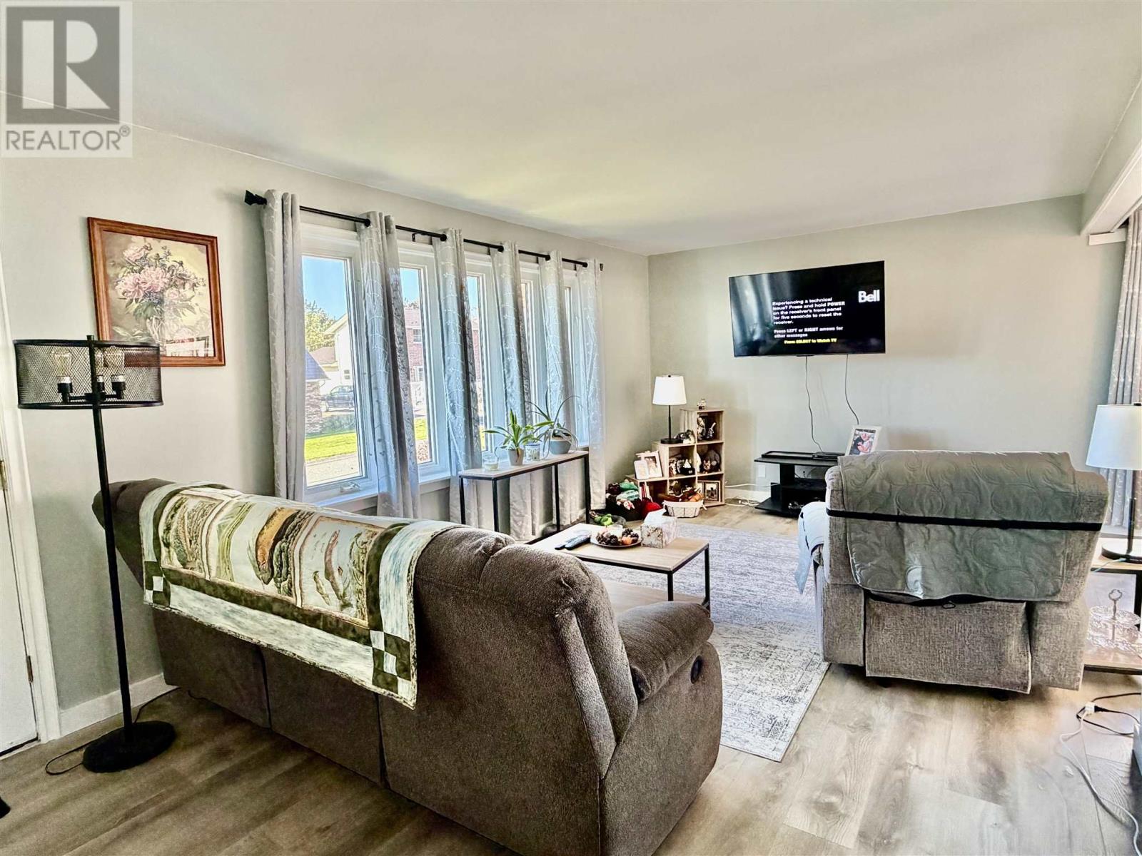 8 Benner Pl Property Photo 4