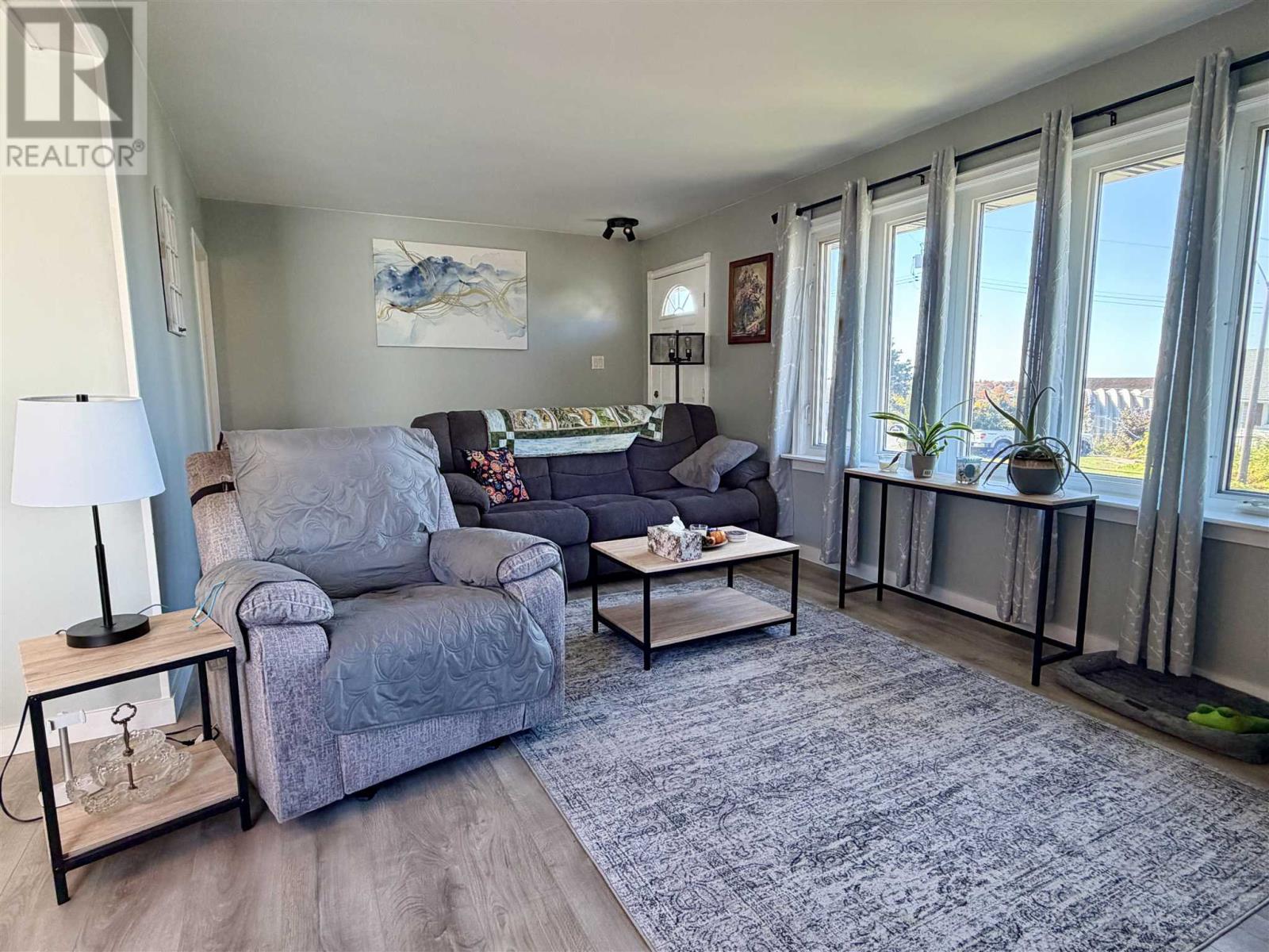 8 Benner Pl Property Photo 5