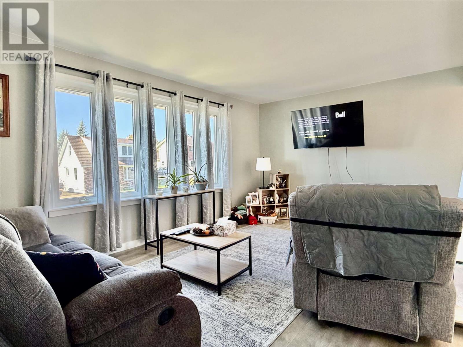 8 Benner Pl Property Photo 6
