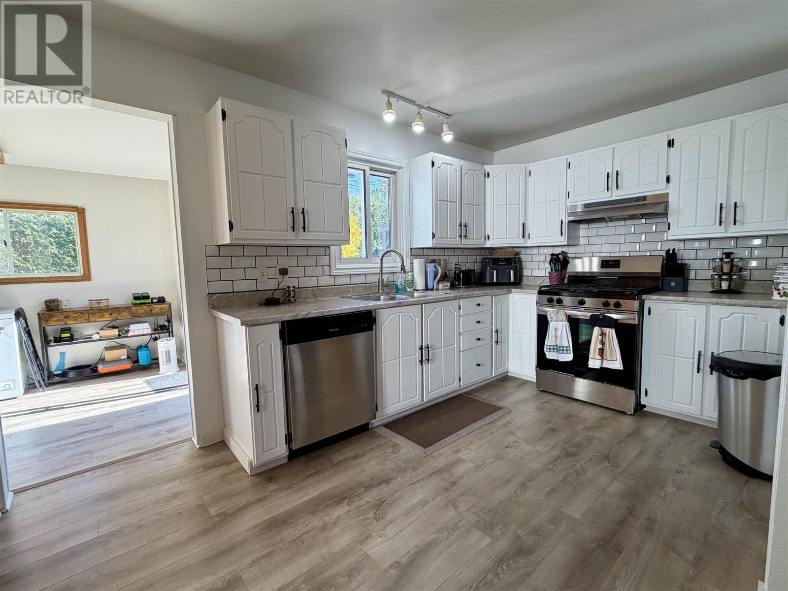 8 Benner Pl Property Photo 12