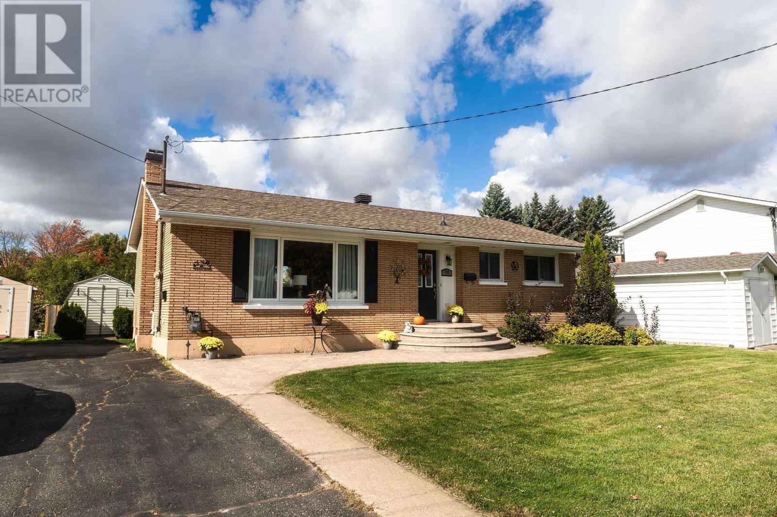 29 Routledge Ave Property Photo 1