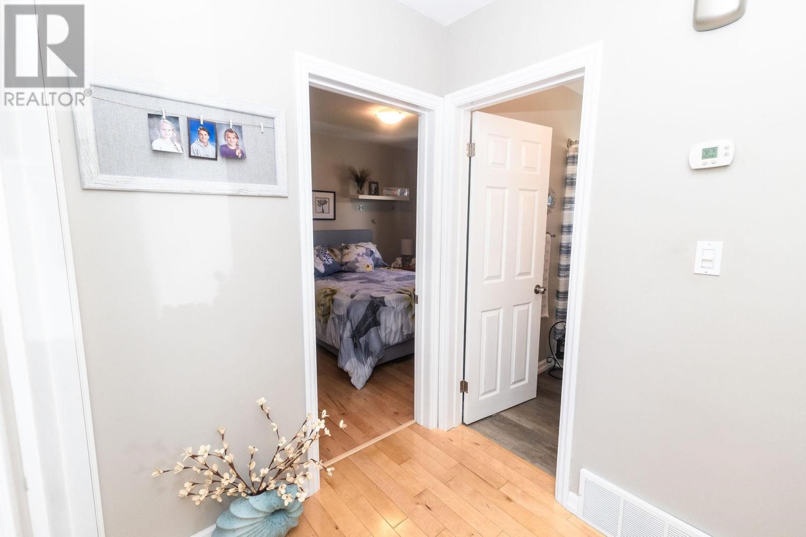 29 Routledge Ave Property Photo 11