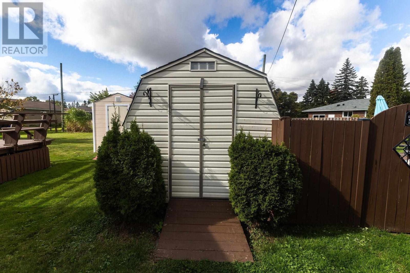 29 Routledge Ave Property Photo 41
