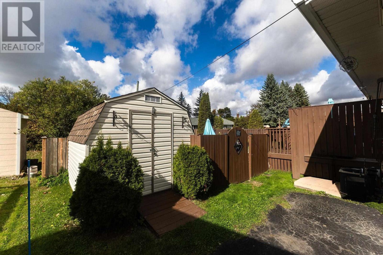 29 Routledge Ave Property Photo 42