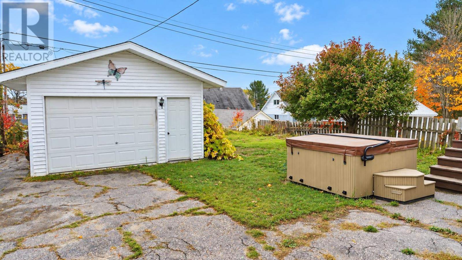 114 Hirshhorn Ave Property Photo 28
