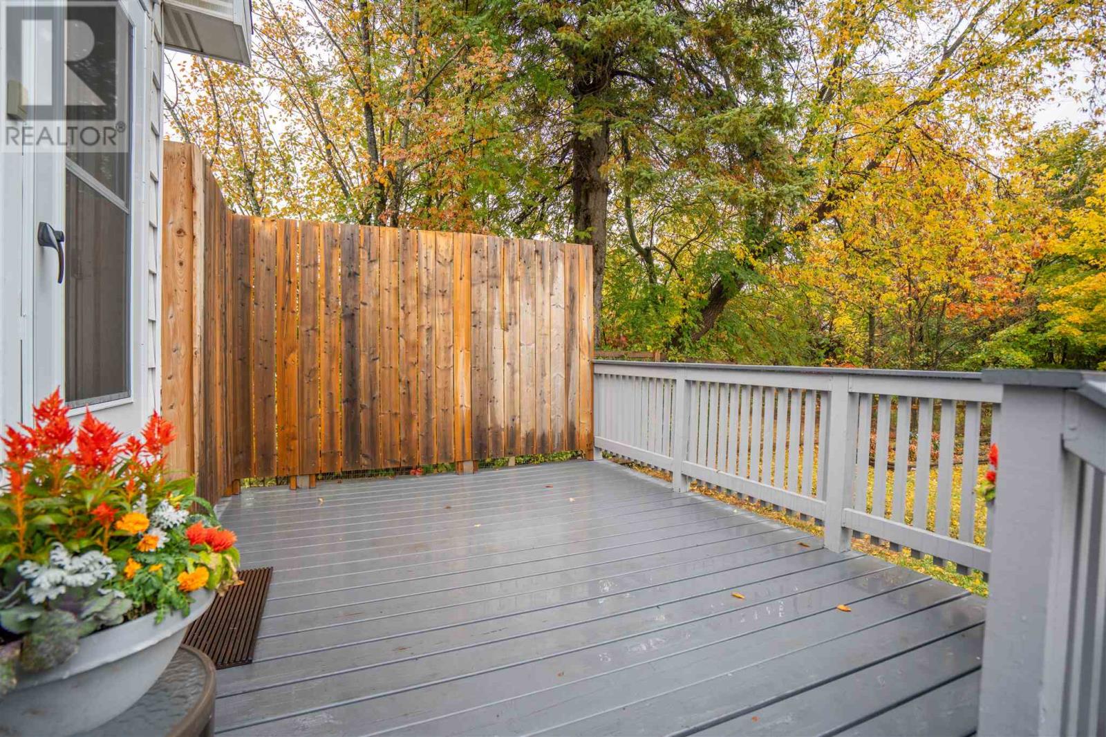 182 Lake St Property Photo 5