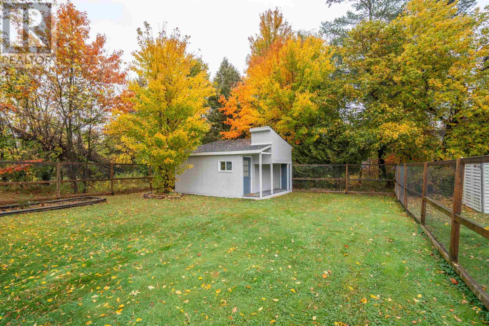 182 Lake St Property Photo 34