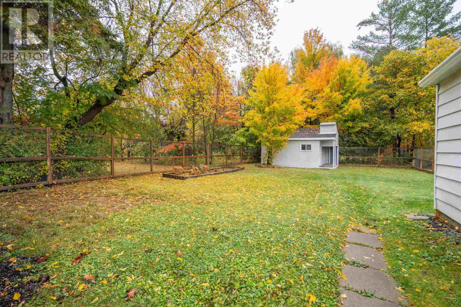 182 Lake St Property Photo 35