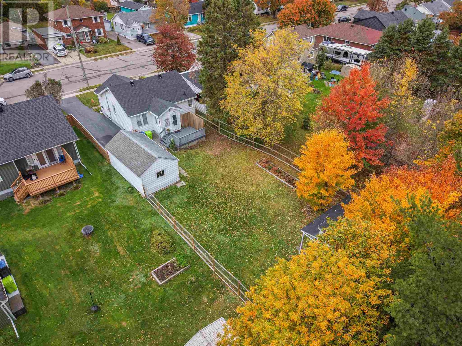 182 Lake St Property Photo 38