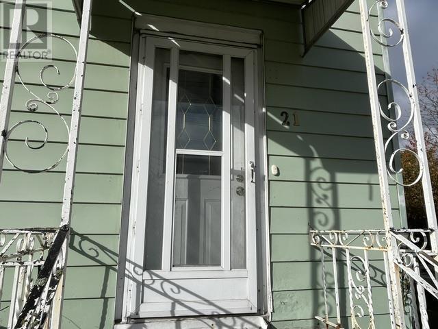21 Aberdeen St N Property Photo 5