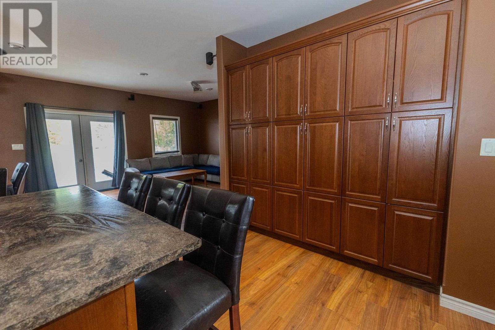 100 Bay St Property Photo 8