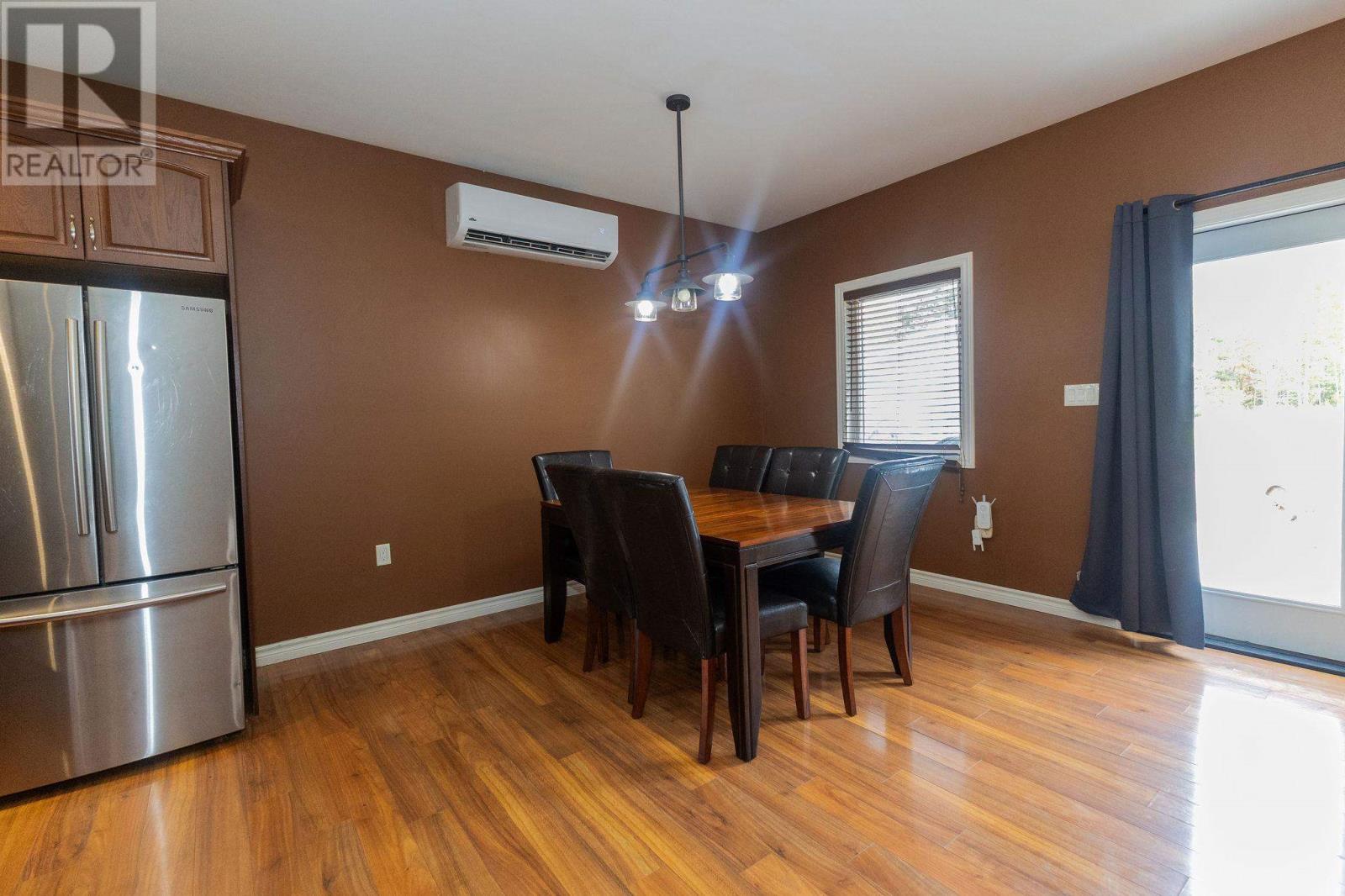 100 Bay St Property Photo 9
