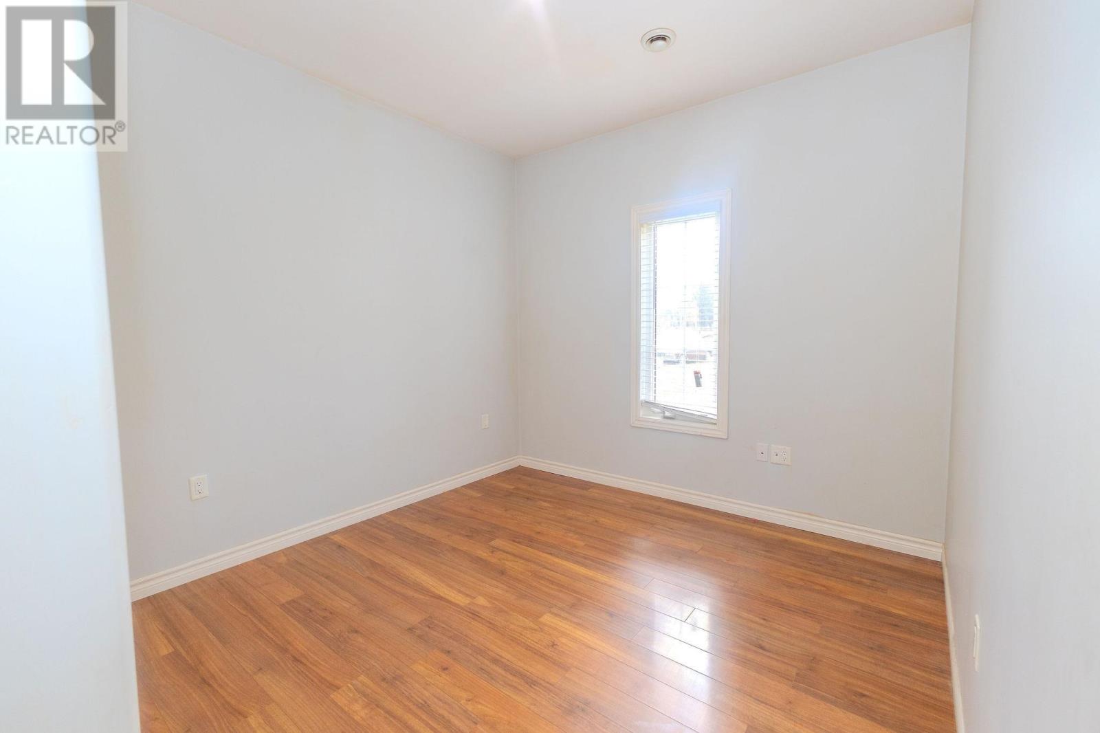 100 Bay St Property Photo 14