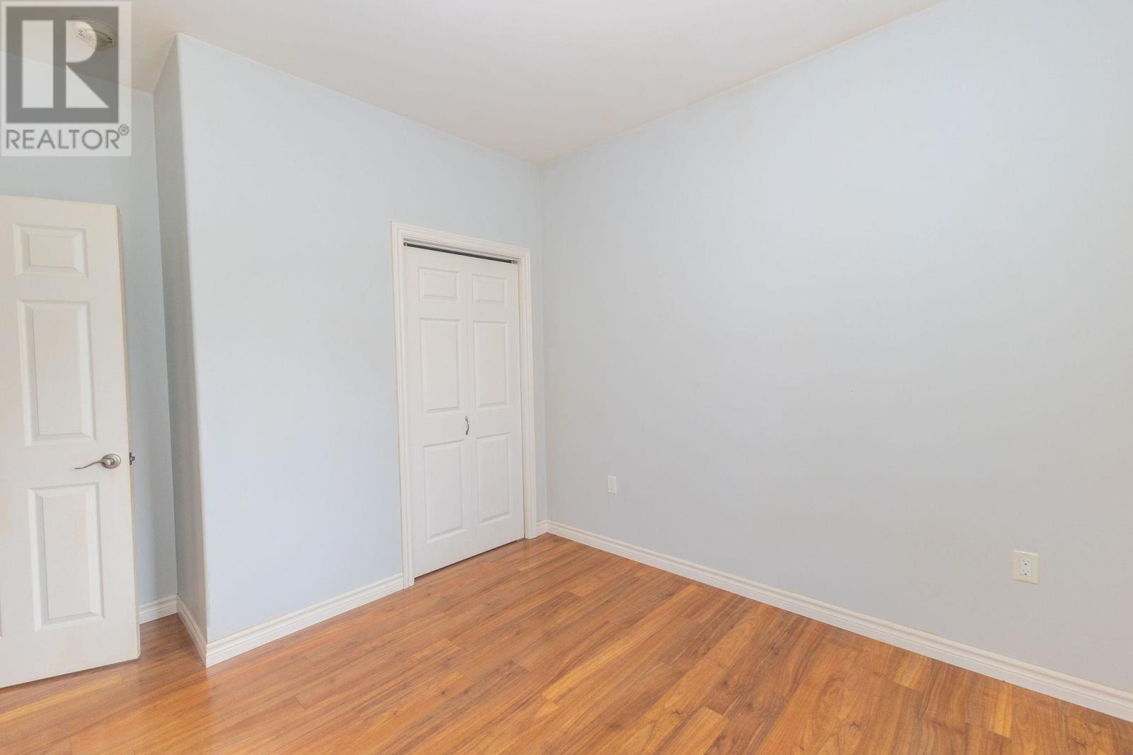 100 Bay St Property Photo 15