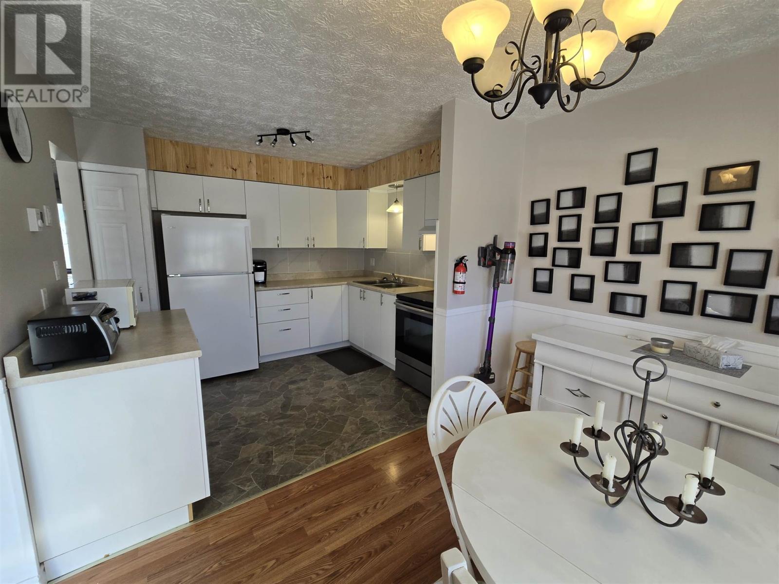 8 Bailey Ln Property Photo 5