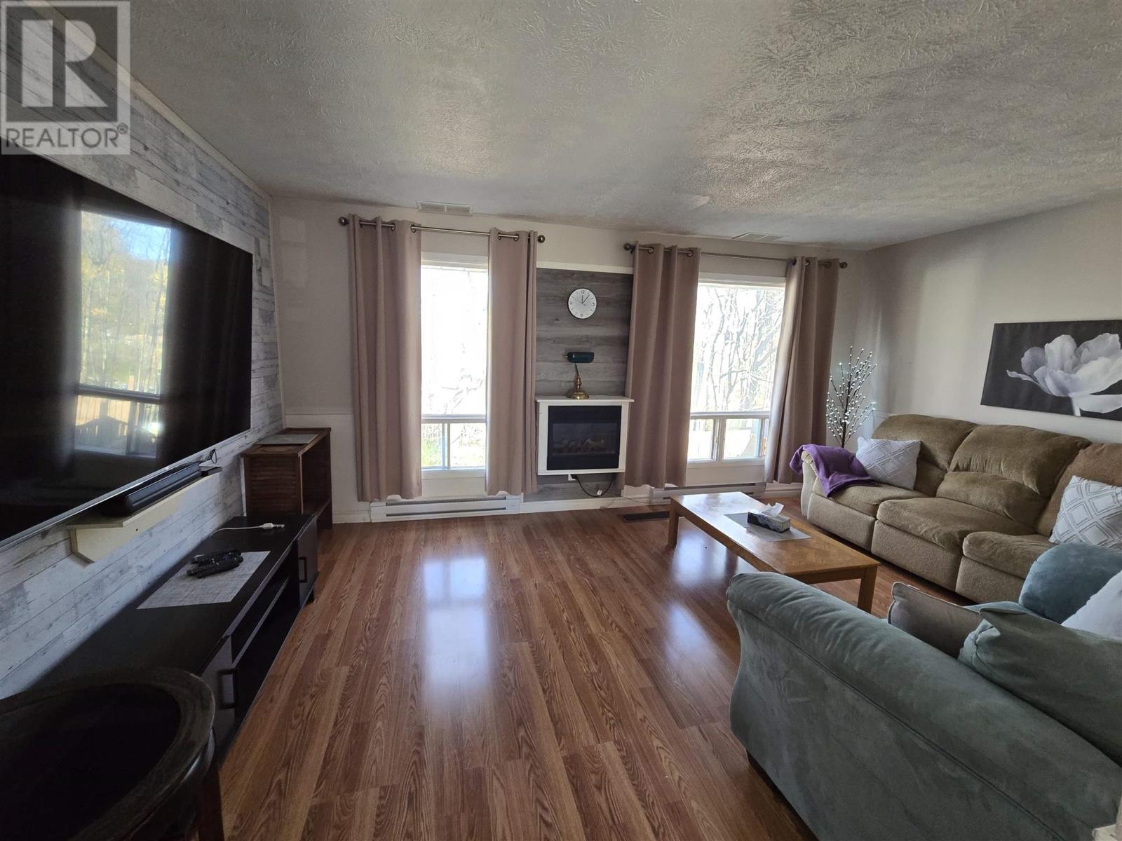 8 Bailey Ln Property Photo 9