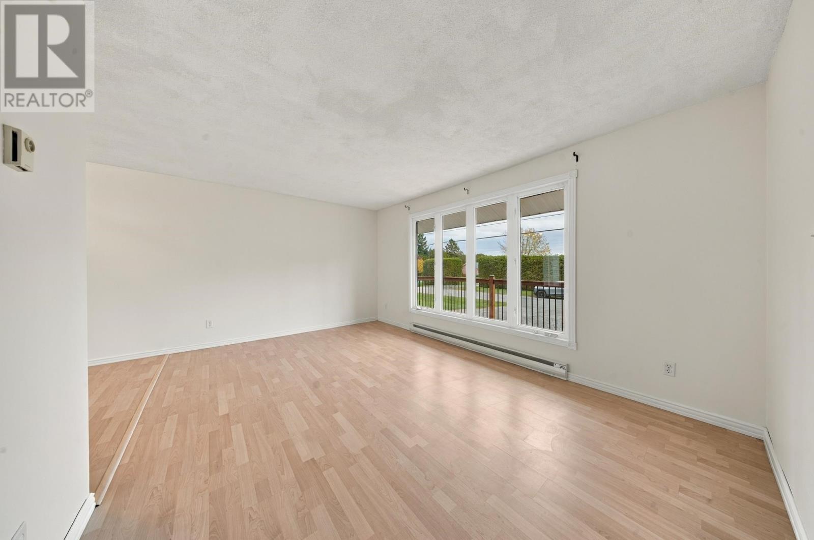 82 River Rd Property Photo 11