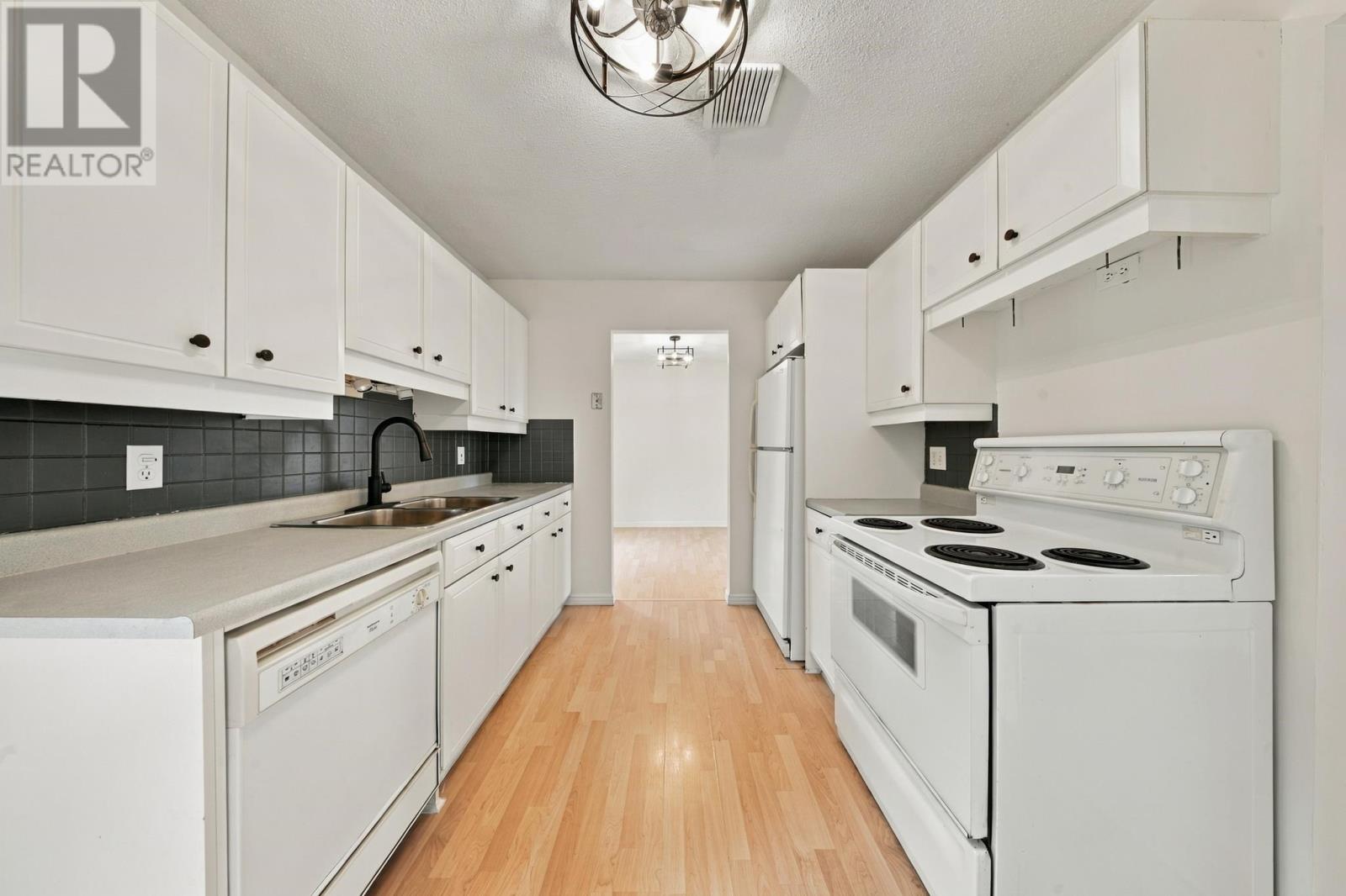 82 River Rd Property Photo 16