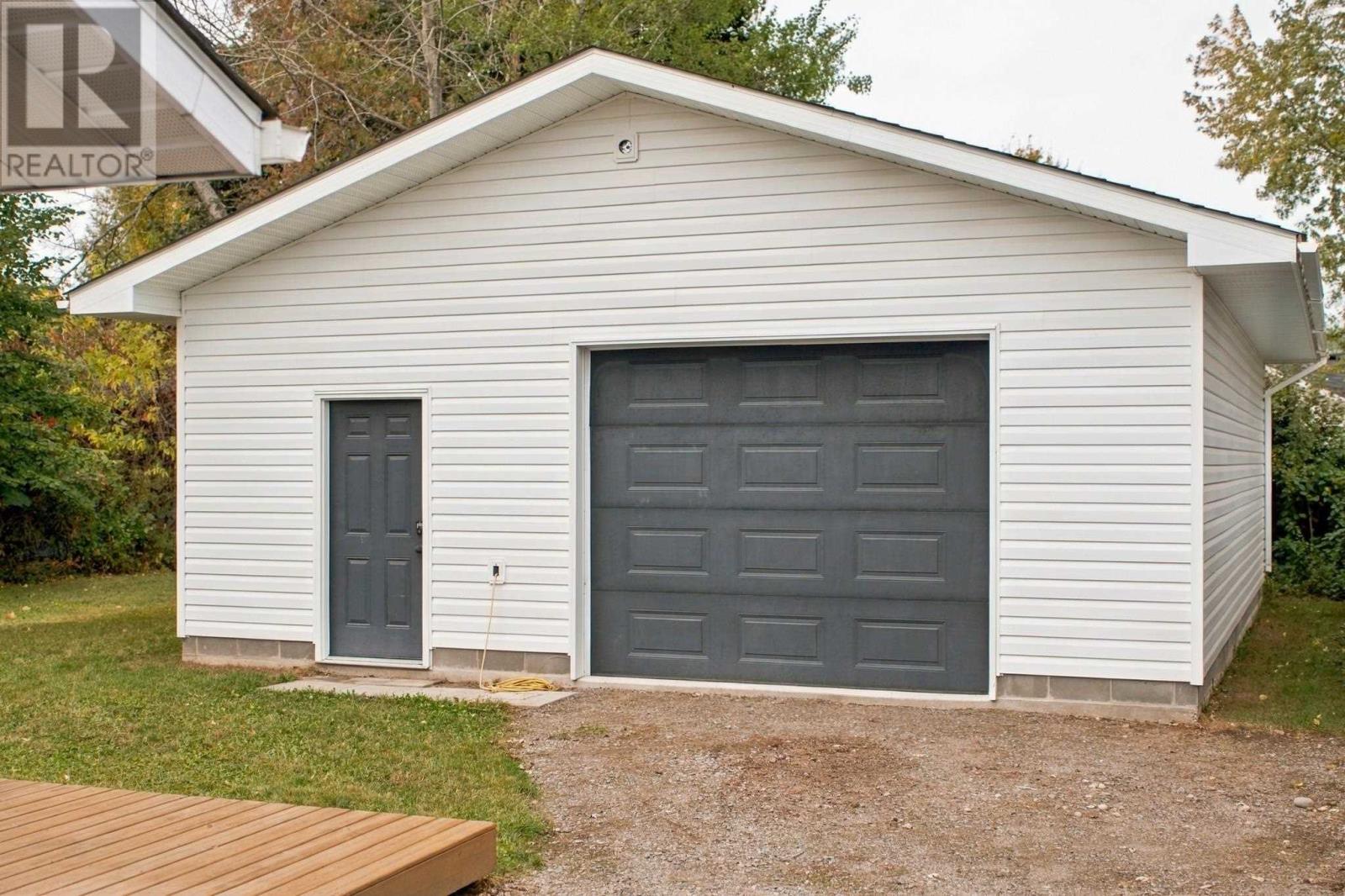 82 River Rd Property Photo 38