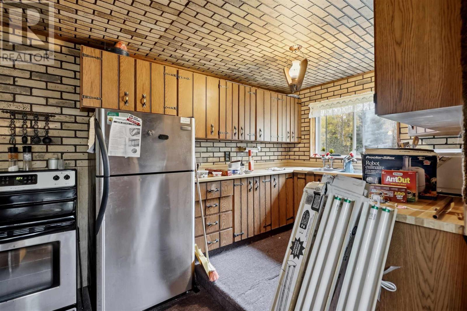 2594 Base Lin Property Photo 12