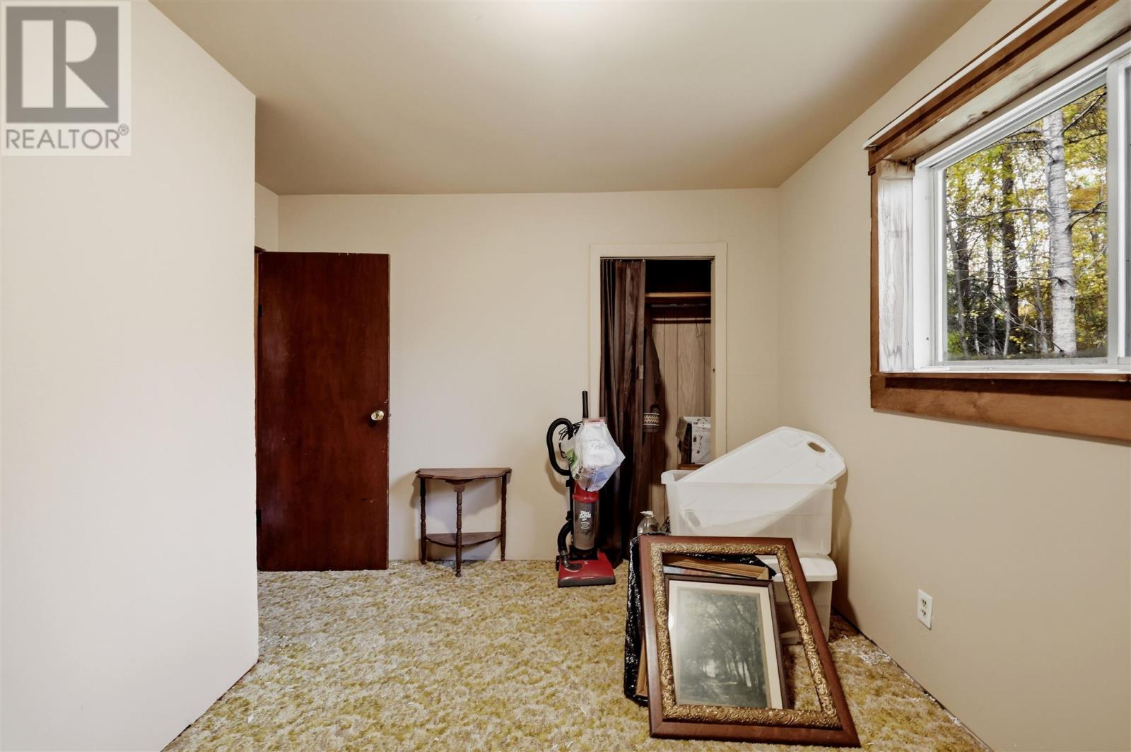 2594 Base Lin Property Photo 14