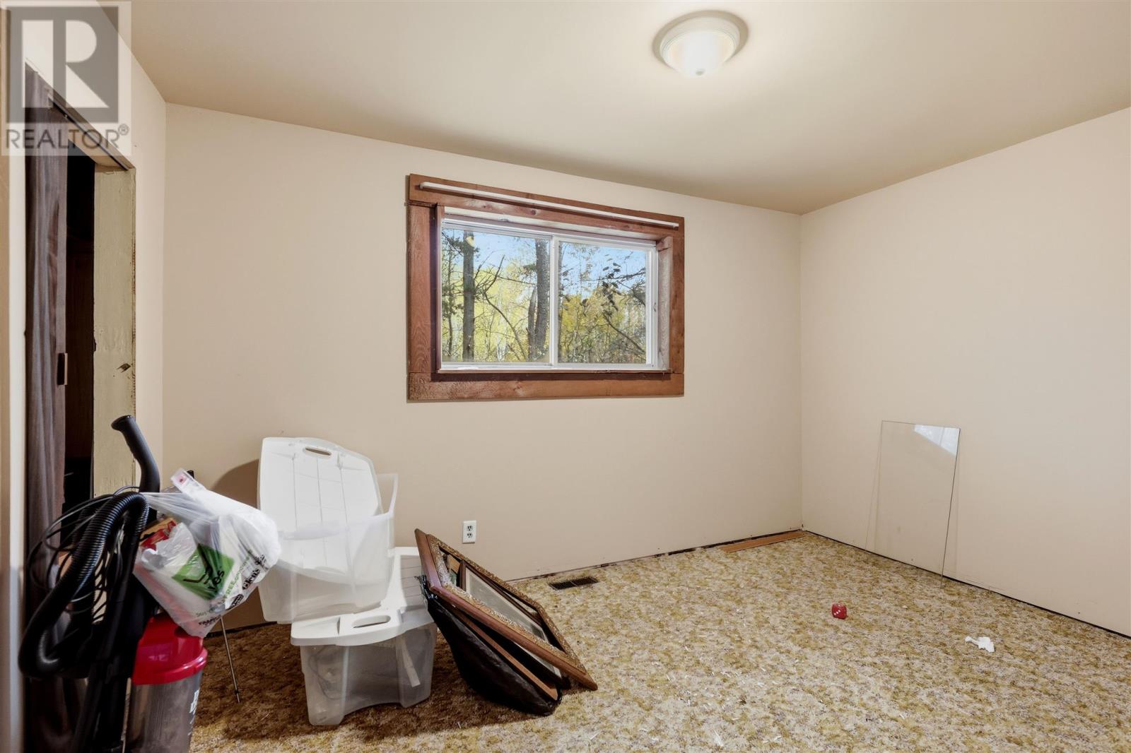 2594 Base Lin Property Photo 15