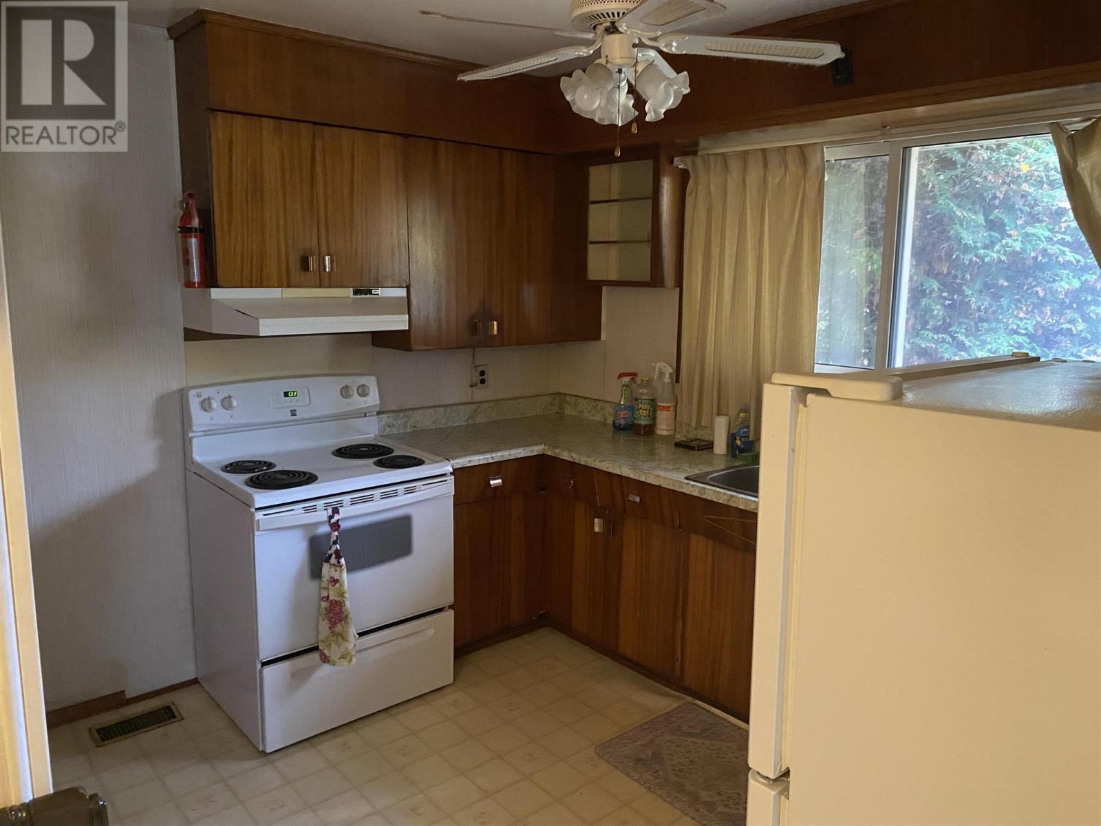 72 South Eden St Property Photo 8