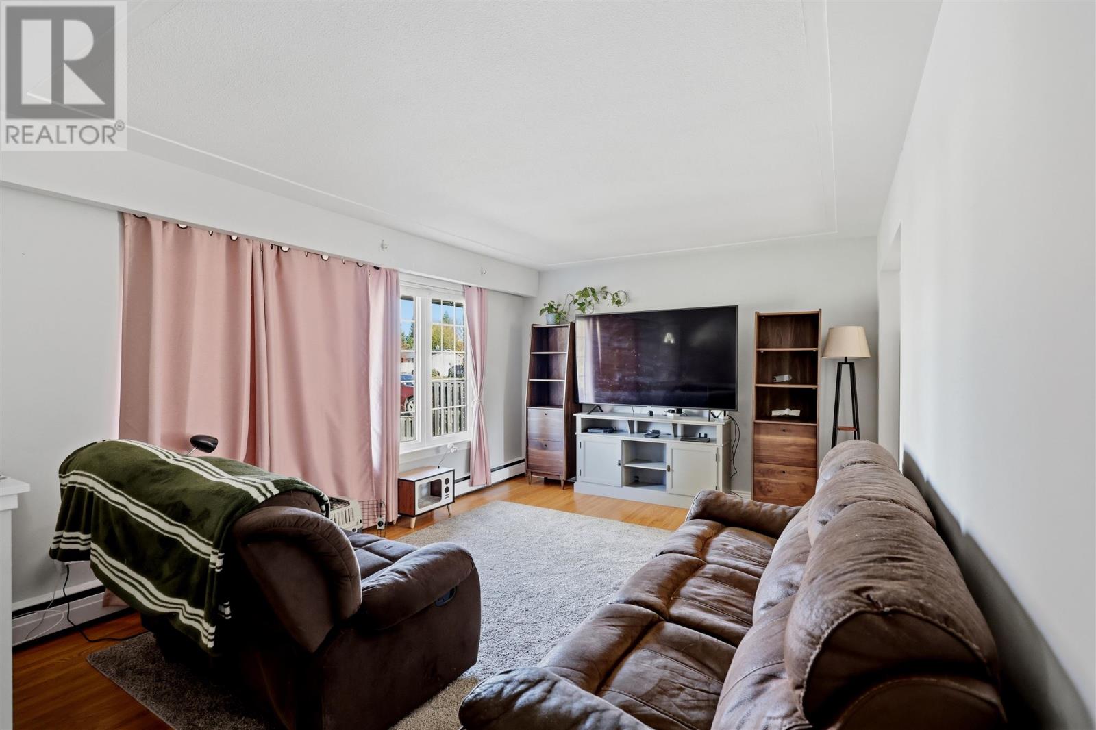 13 Irwin Ave Property Photo 4